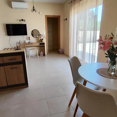 Sea And Sun Beachfront Holidy Apartament Pigianos Kampos (Crete)